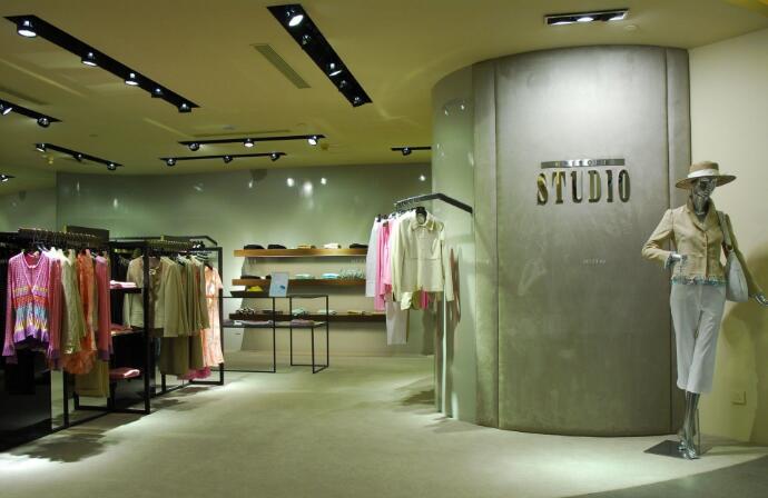 伊莎琪琪服装店高端女装形象墙设计效果图