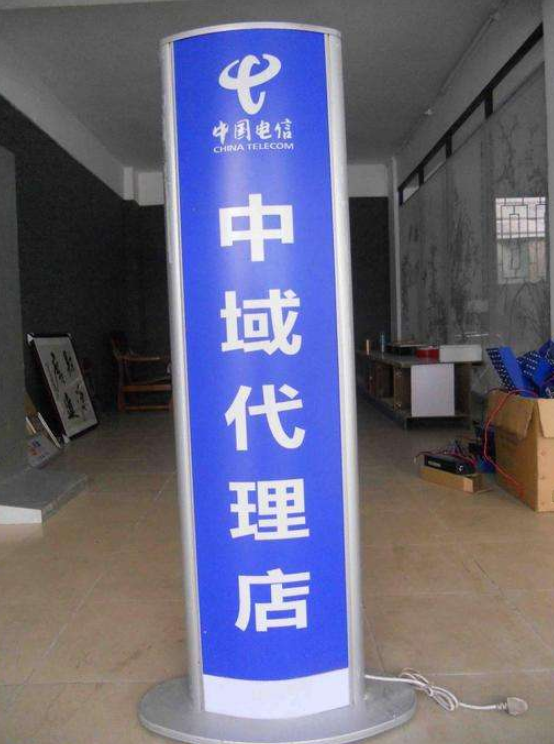 户外落地灯箱效果图